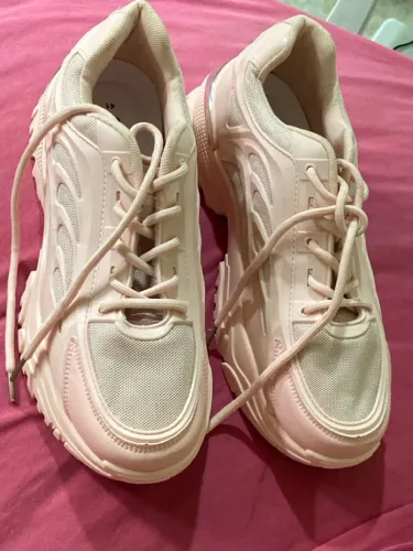 vende-se tênis rosa novo nunca usado 