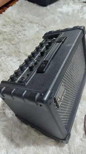 Caixa Amplificada "ROLAND" CUBE STREET