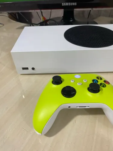 X Box Series S + Controle + Cabos 512 Gigas