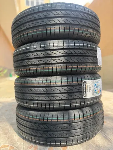 04 pneus 185/65/15 continental  ultraContact original 