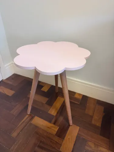 Mesa lateral infantil