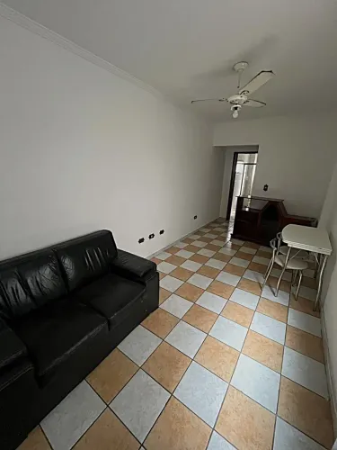 Apartamento amplo, 01 dormitório, sacada,300 mts da praia