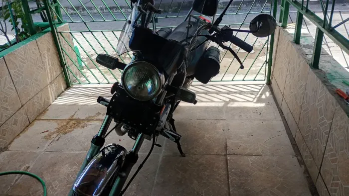 Moto Suzuki intender 125