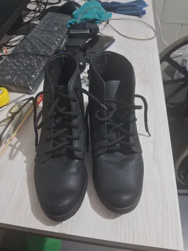 Bota coturno preta feminina