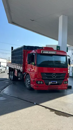 ATEGO 2430 Ano 2015/2015 Com 860 caixas plástica, cinta, lona e cantoneiras de ferro.
