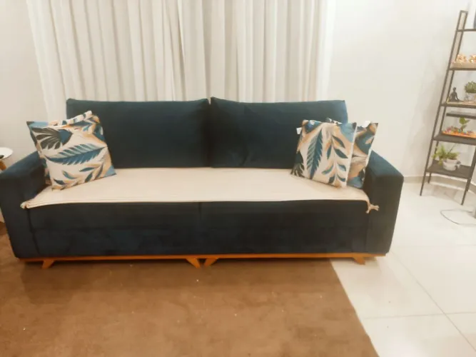 Sofá de tecido azul