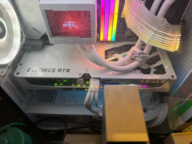 MSI GeForce RTX 5080 Gaming Trio OC 16GB GDDR7 256-bit Nova