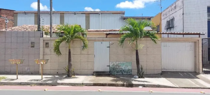 Vendo casa na Iputinga com 4 quartos, sendo 1 suíte e 250m²