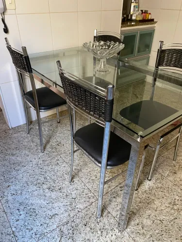 Mesa com 4 cadeiras