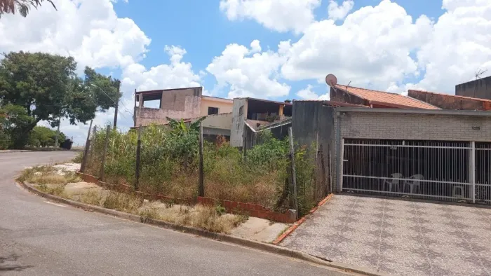 Terreno à venda no Parque das Laranjeiras