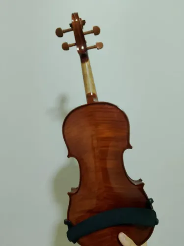Violino, arco e espaleira