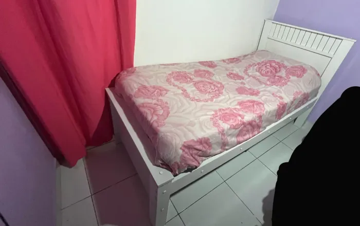 Cama solteiro branca