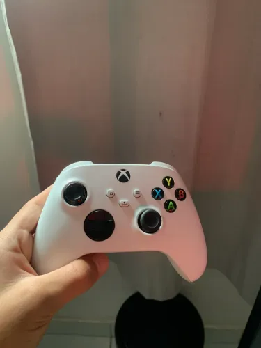 Controle Xbox Branco series, pra trocar em um preto!