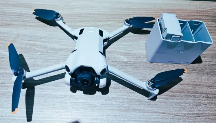 Drone DJI Mini 4 Pro + Fly More