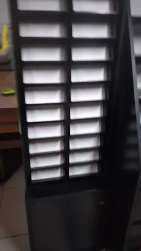 Vende se expositor de óculos apenas 150 reais frente e versos obs os espelhos trincados 