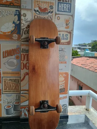 Skate profissional montado.