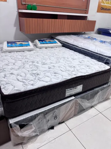 Cama queen com Pillow top