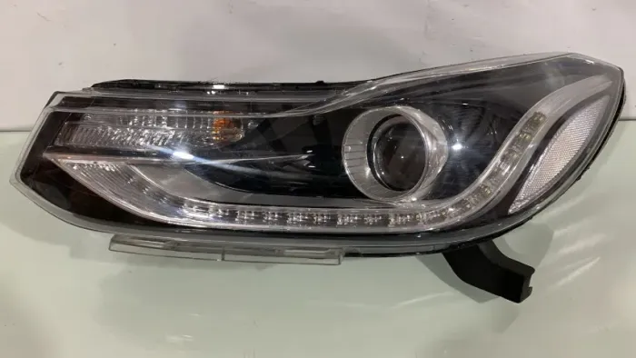 Farol esquerdo tracker 2017 2018 2019