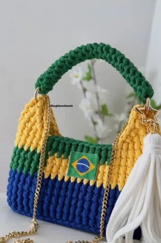 Bolsa do Brasil em fio de malha 