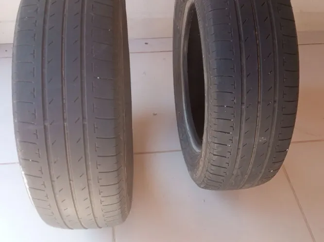 Vende-se 2 pneus aro 15 - 185/65R15 Bridgestone