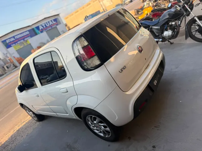 Fiat Uno Attractive 1.0 EVO Fire Flex 8V 5P 2020