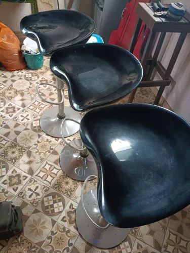 Cadeiras de bancada com regulagem de altura