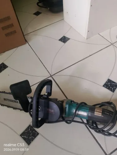 Esmerilhadeira e serra elétrica