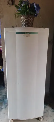 Vende se geladeira funcionando perfeitamente