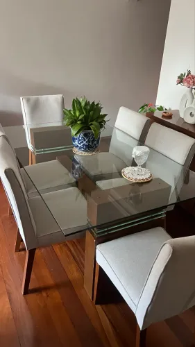 Conjunto mesa e cadeiras