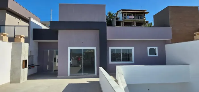 CASA À VENDA - CONDOMÍNIO DOS PÁSSAROS CABO FRIO - O Condomínio disponibiliza lazer e segu