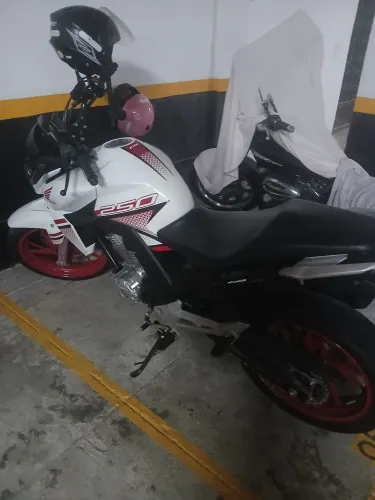 Vendo moto de garagem toda original