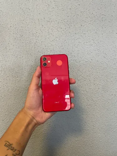 iPhone 11 VERMELHO Seminovo