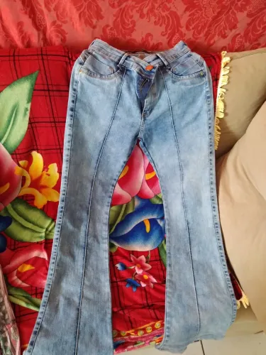Vende-se calça jeans com lycra