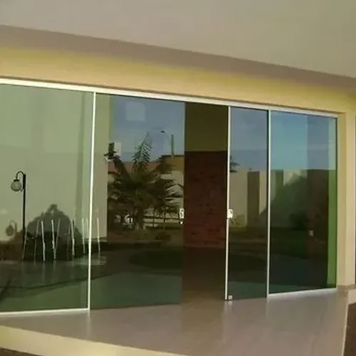 PORTA DE VIDRO COM FECHADURA INCLUSA