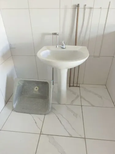 Kit Banheiro/Lavanderia: Lavatório com Coluna + Tanque de Cimento