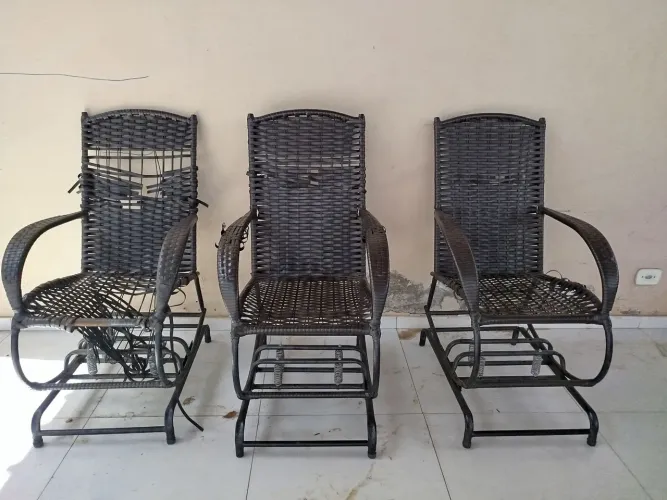 Cadeiras de balanço usadas