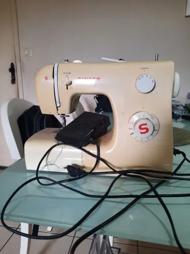 Máquina de costura Singer. 