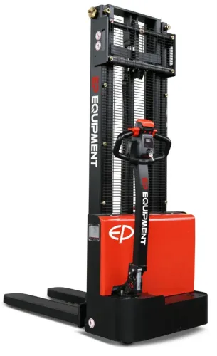 Empilhadeira patolada