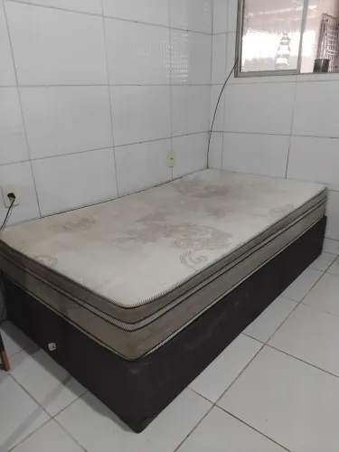 Cama de solteirão com molas ensacadas