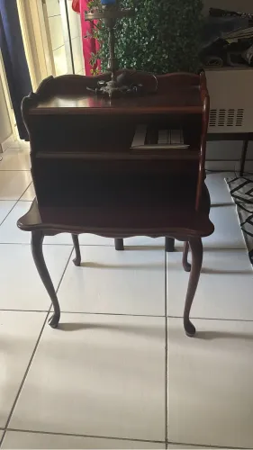 Mesa de telefone retrô