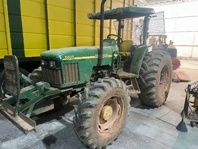 John Deere 5605 + Guincho TMO 33 Ton