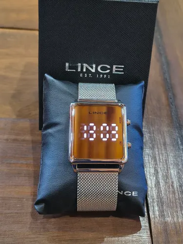 Relógio feminino digital prateado novo original e 15 meses de garantia.