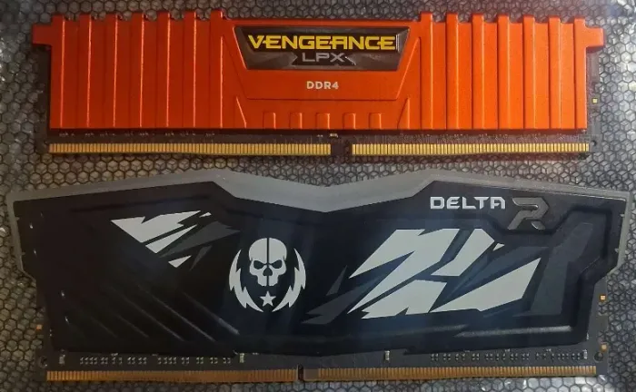 Kit 16GB DDR4 2666MHz (2x8GB) Corsair Vengeance + T-Force Delta RGB