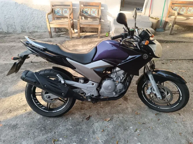 Fazer 250c ano 2012 roxa 