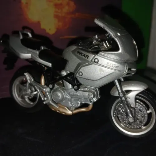 MINIATURA DA MOTO Ducati Multistrada 1000DS
