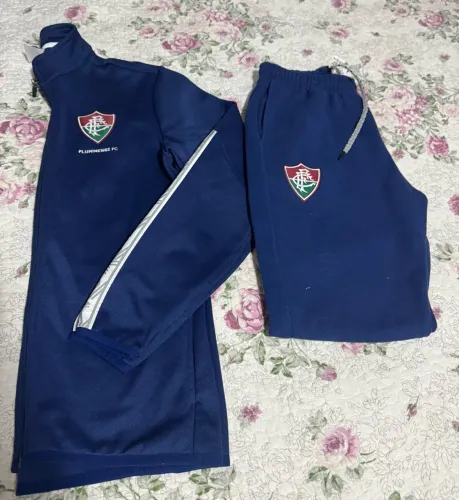 Conjunto de calça e casaco do Fluminense, tamanho P. Nunca usado.