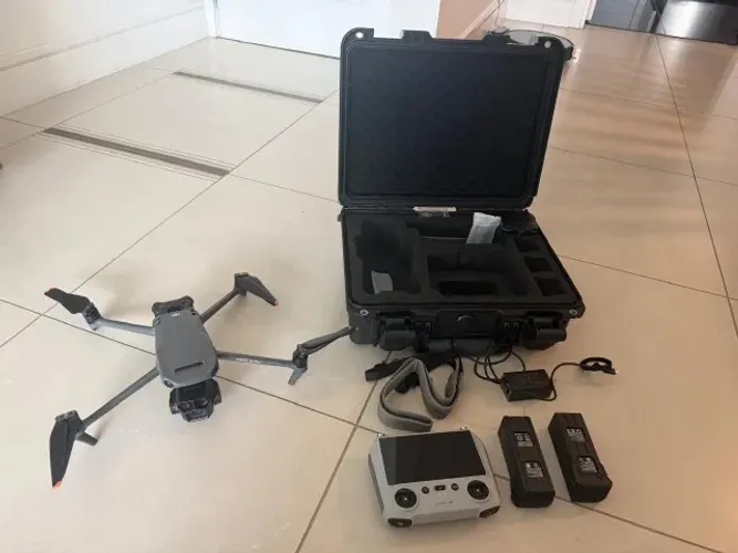 DJI Mavic 3 Pro + Combo Fly more (Novo)