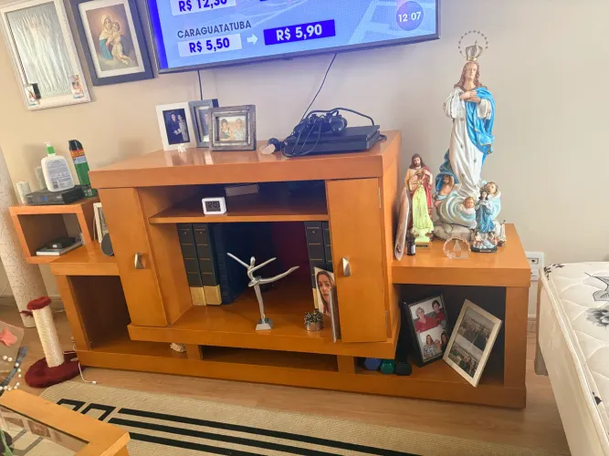 Rack e mesa de centro e canto de madeira maciça!