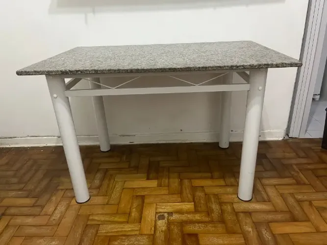 Mesa com Tampo em Granito 1,20m x 0,75m - Excelente Estado