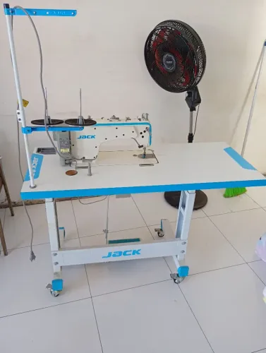 Máquina de costura Jack f4